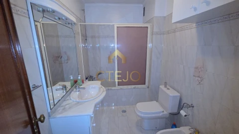 Apartamento T2 para Venda em Santa Iria de Azoia, São João da Talha e Bobadela