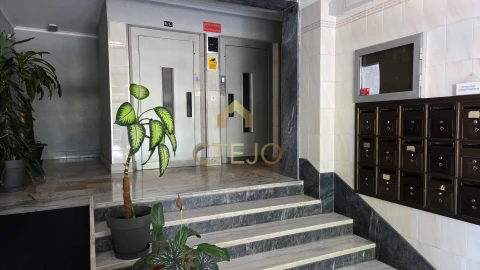 Apartamento T2 para Venda em Santa Iria de Azoia, São João da Talha e Bobadela