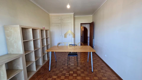 Apartamento T2 para Venda em Santa Iria de Azoia, São João da Talha e Bobadela