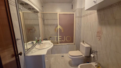 Apartamento T2 para Venda em Santa Iria de Azoia, São João da Talha e Bobadela