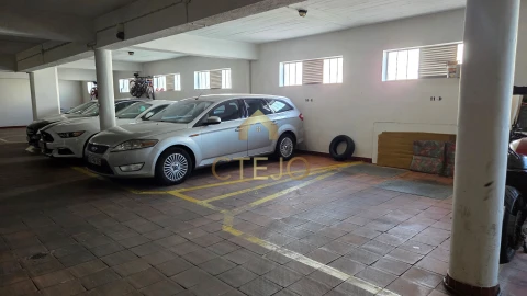 Apartamento T2 para Venda em Santa Iria de Azoia, São João da Talha e Bobadela