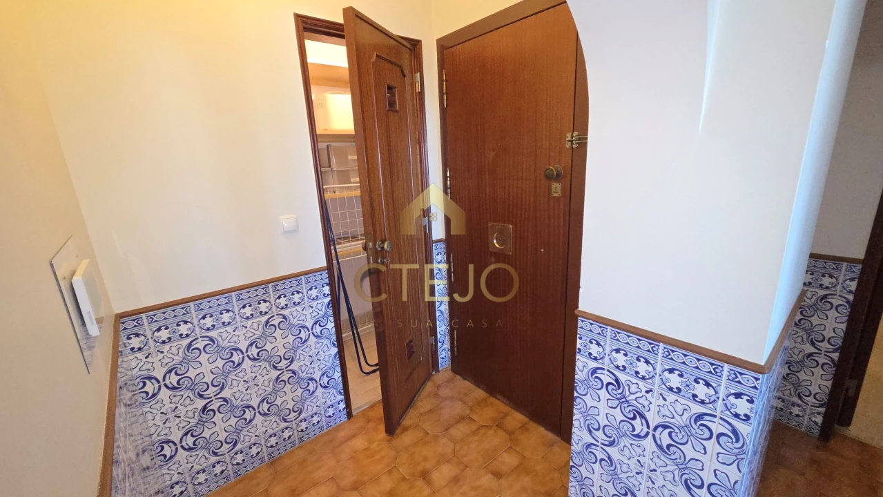 Apartamento T2 para Venda em Santa Iria de Azoia, São João da Talha e Bobadela Foto 5
