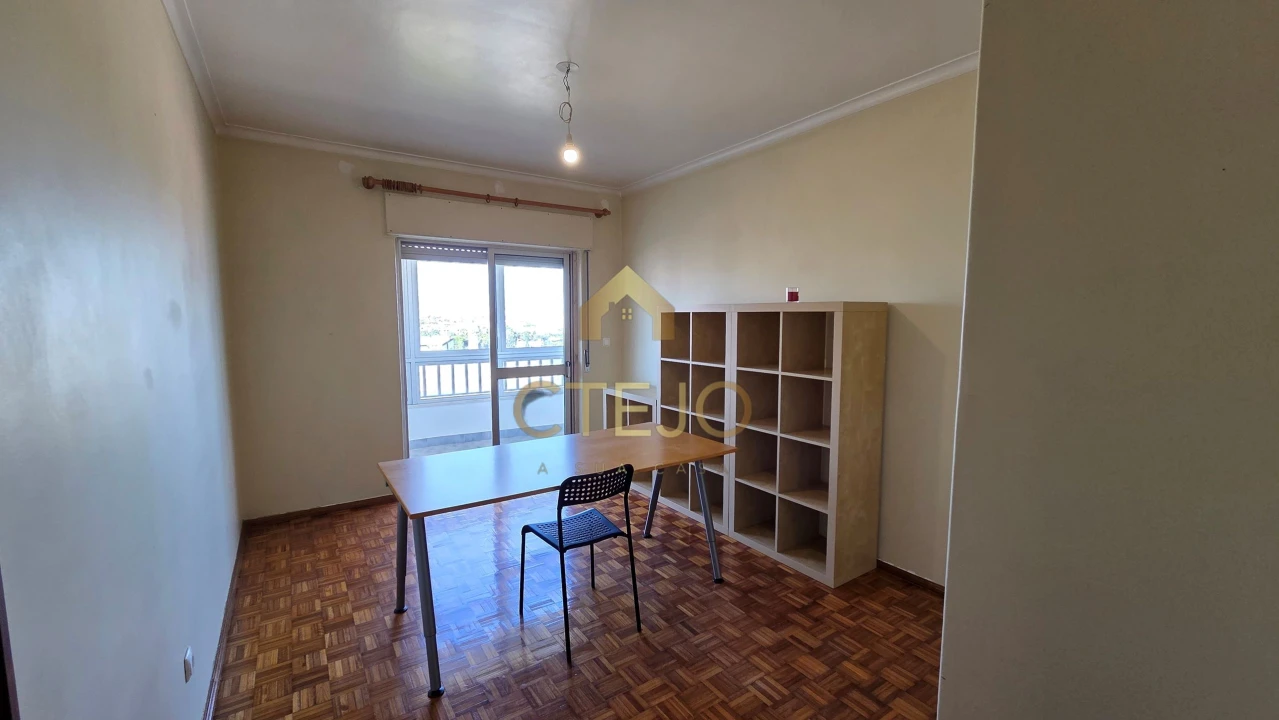 Apartamento T2 para Venda em Santa Iria de Azoia, São João da Talha e Bobadela Foto 13