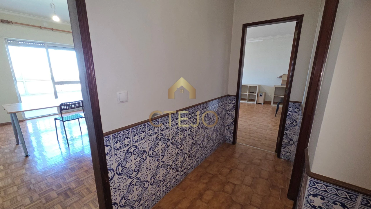 Apartamento T2 para Venda em Santa Iria de Azoia, São João da Talha e Bobadela Foto 8