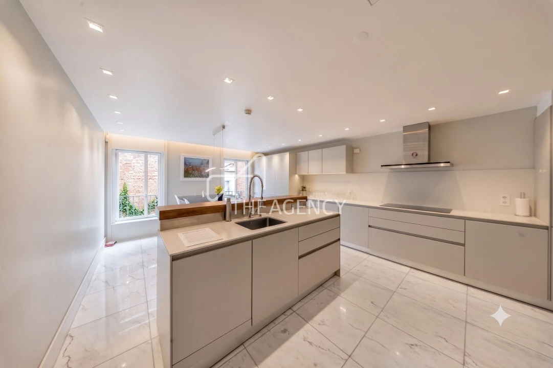 Apartamento T6 para Venda em Santo António Foto 17