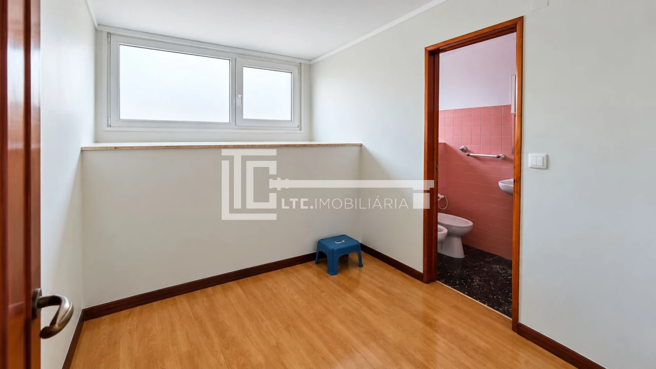 Apartamento T3 para Venda em Alvalade Foto 17