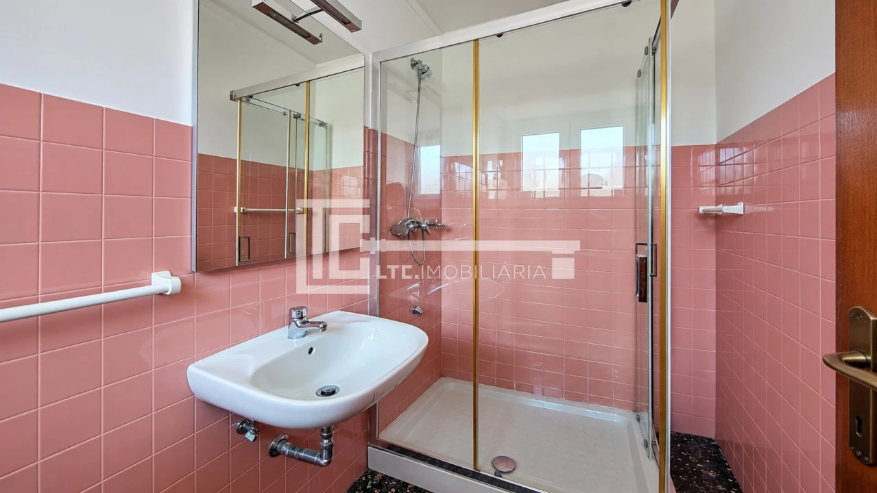 Apartamento T3 para Venda em Alvalade Foto 18