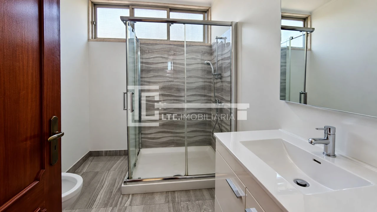 Apartamento T3 para Venda em Alvalade Foto 11