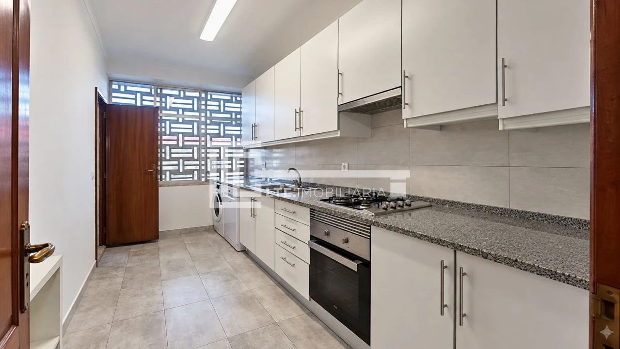 Apartamento T3 para Venda em Alvalade Foto 9