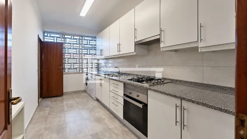Apartamento T3 para Venda em Alvalade