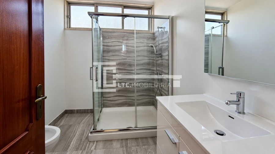 Apartamento T3 para Venda em Alvalade Foto 11