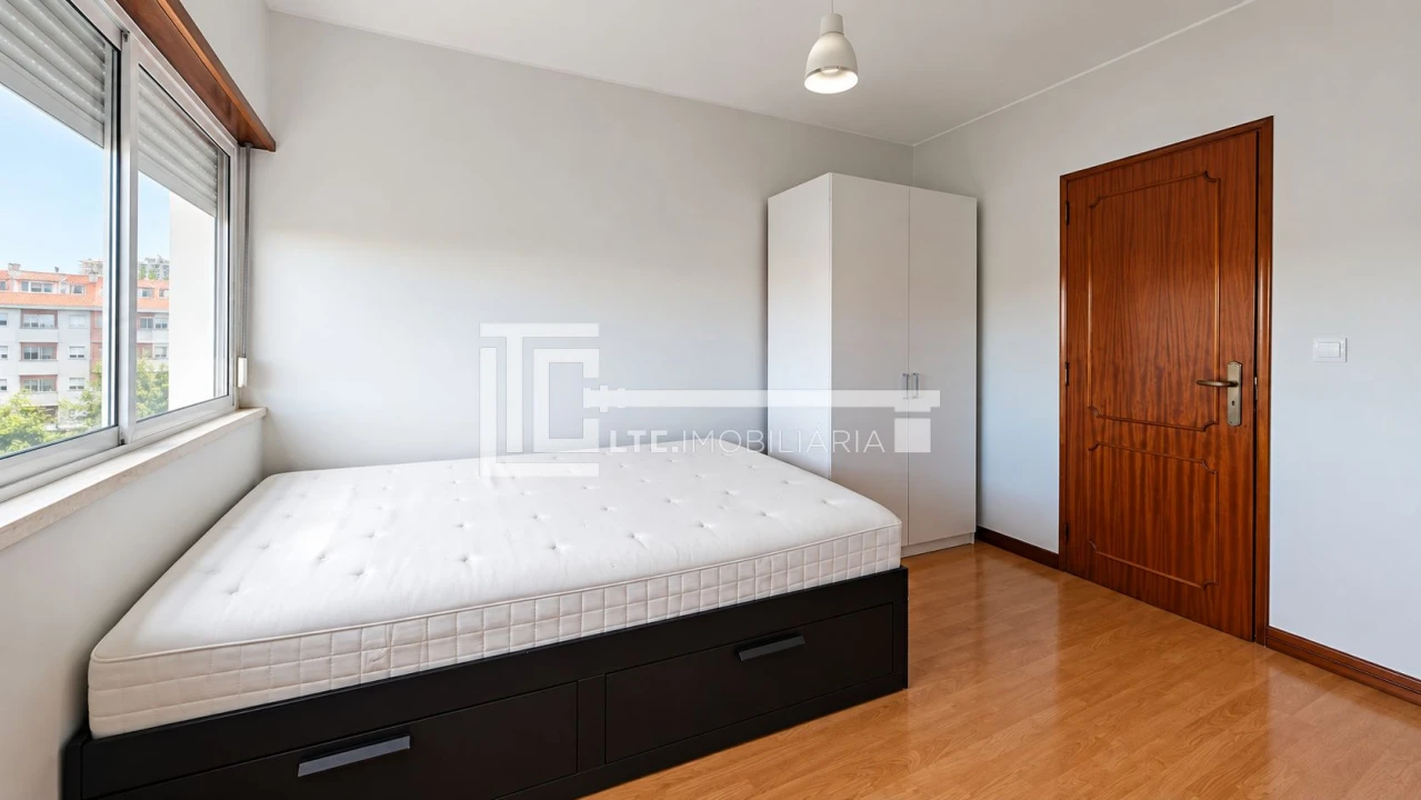 Apartamento T3 para Venda em Alvalade Foto 13