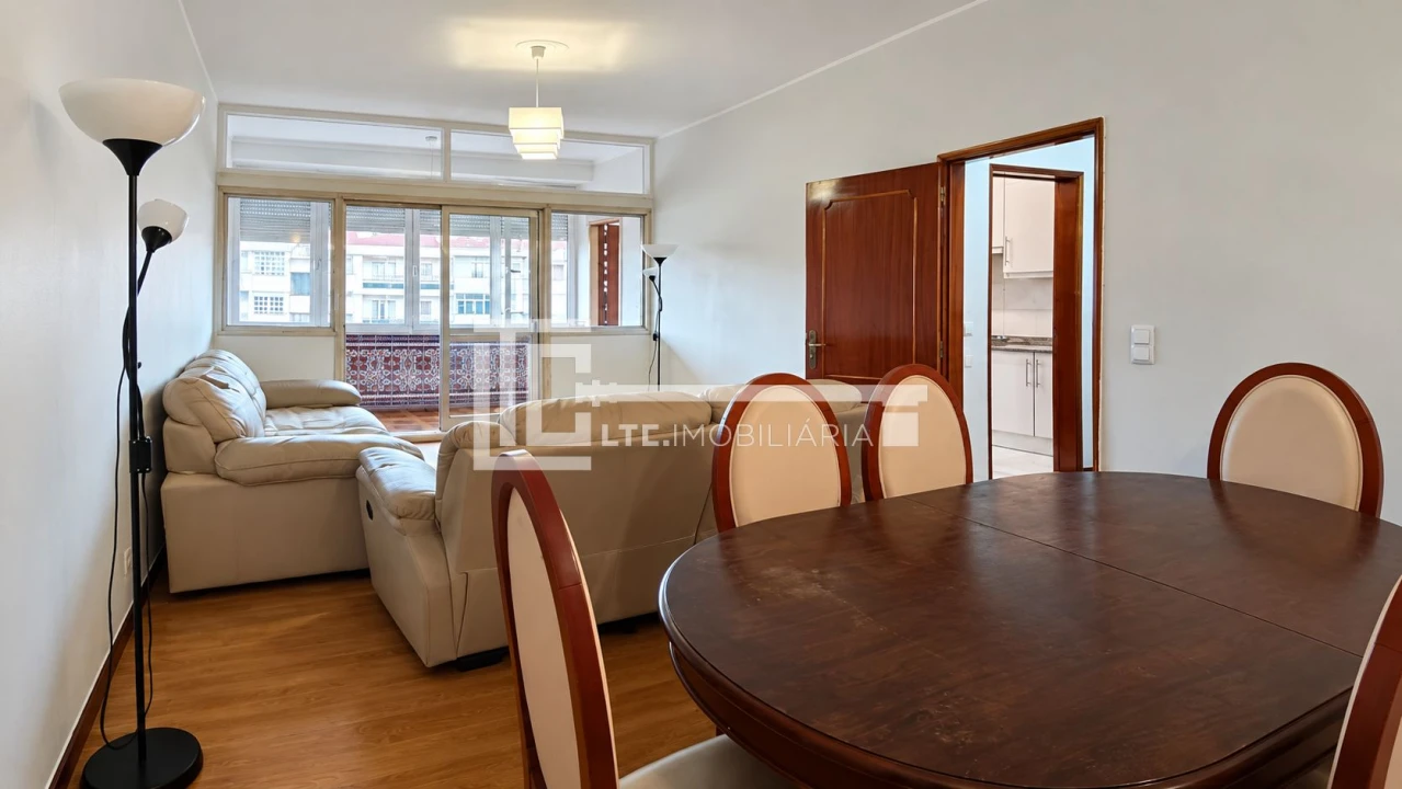 Apartamento T3 para Venda em Alvalade Foto 6
