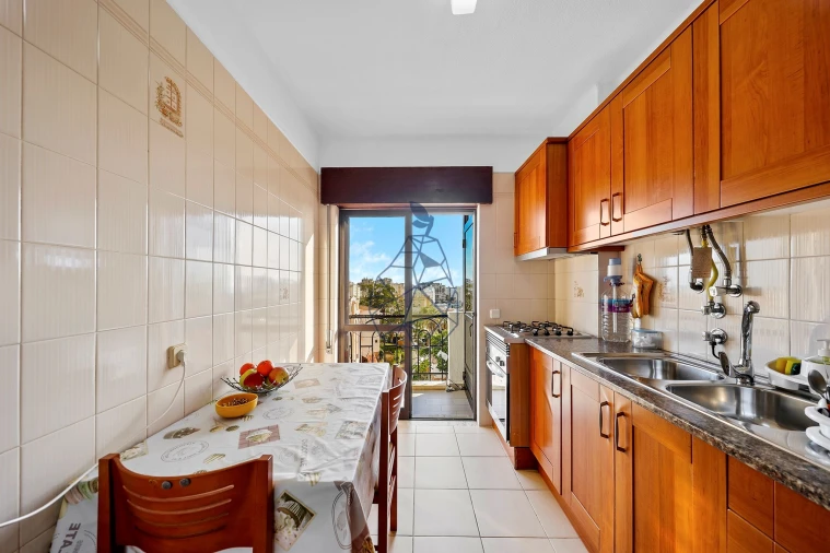 Apartamento T2 para Venda em Portimão Foto 6