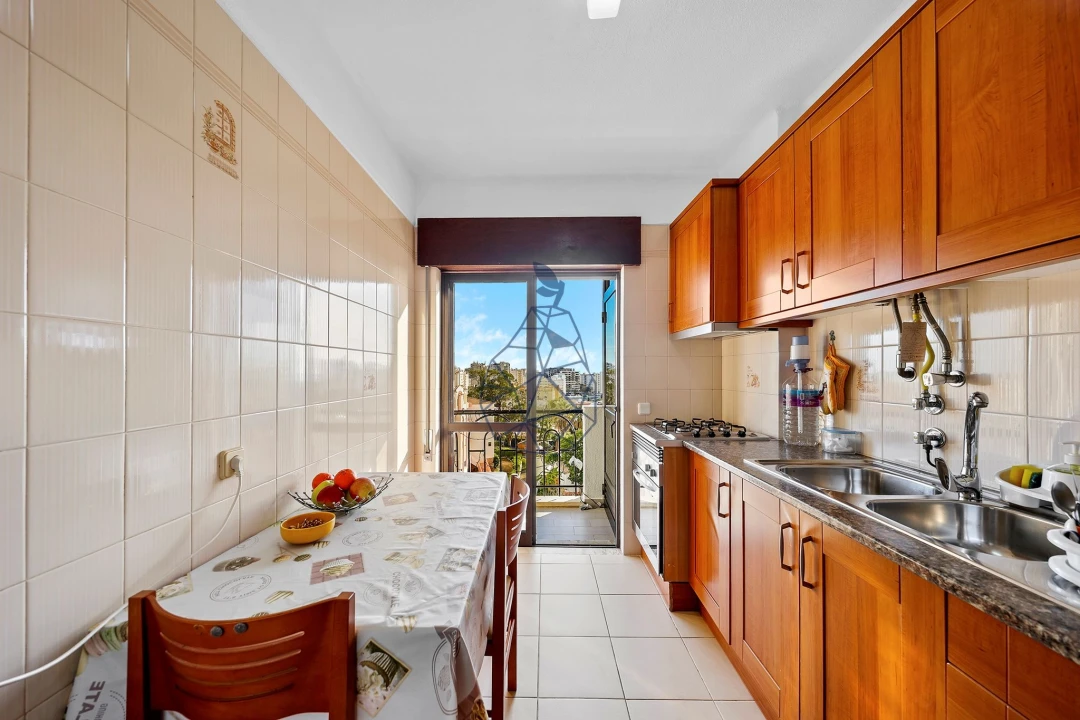Apartamento T2 para Venda em Portimão Foto 6
