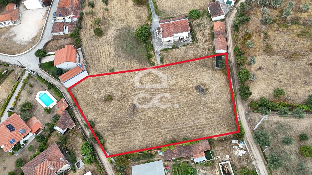 Terreno para Venda em Vilar de Nantes Foto 1