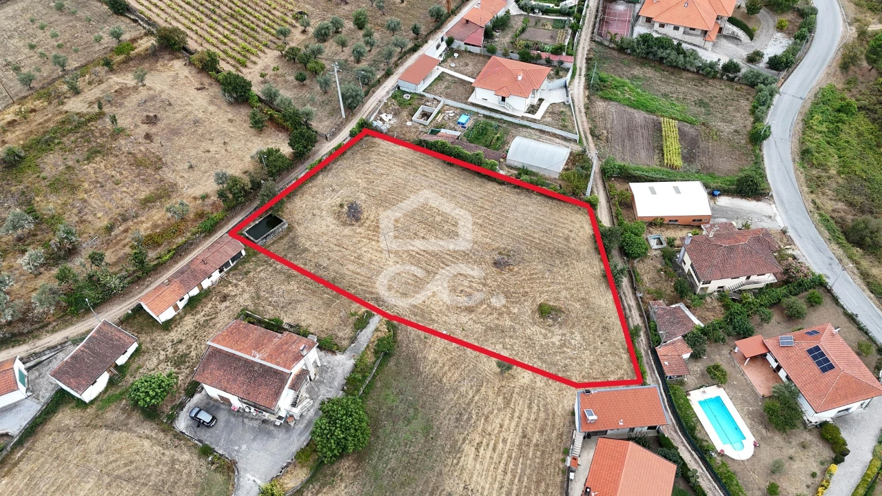 Terreno para Venda em Vilar de Nantes Foto 2