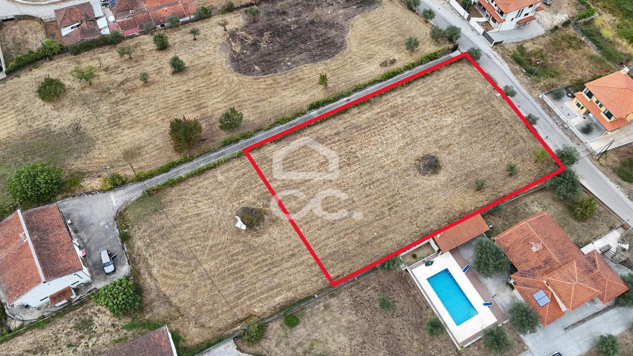 Terreno para Venda em Vilar de Nantes Foto 1