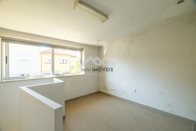 Moradia T4 para Venda em Paranhos