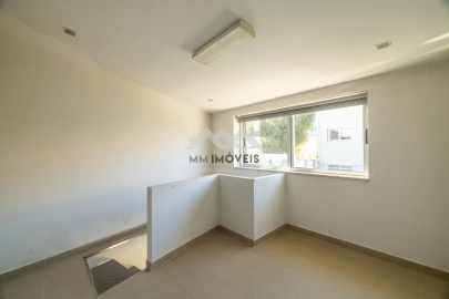 Moradia T4 para Venda em Paranhos
