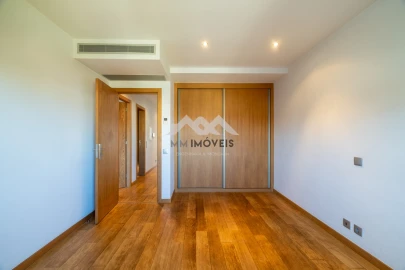 Moradia T4 para Venda em Paranhos