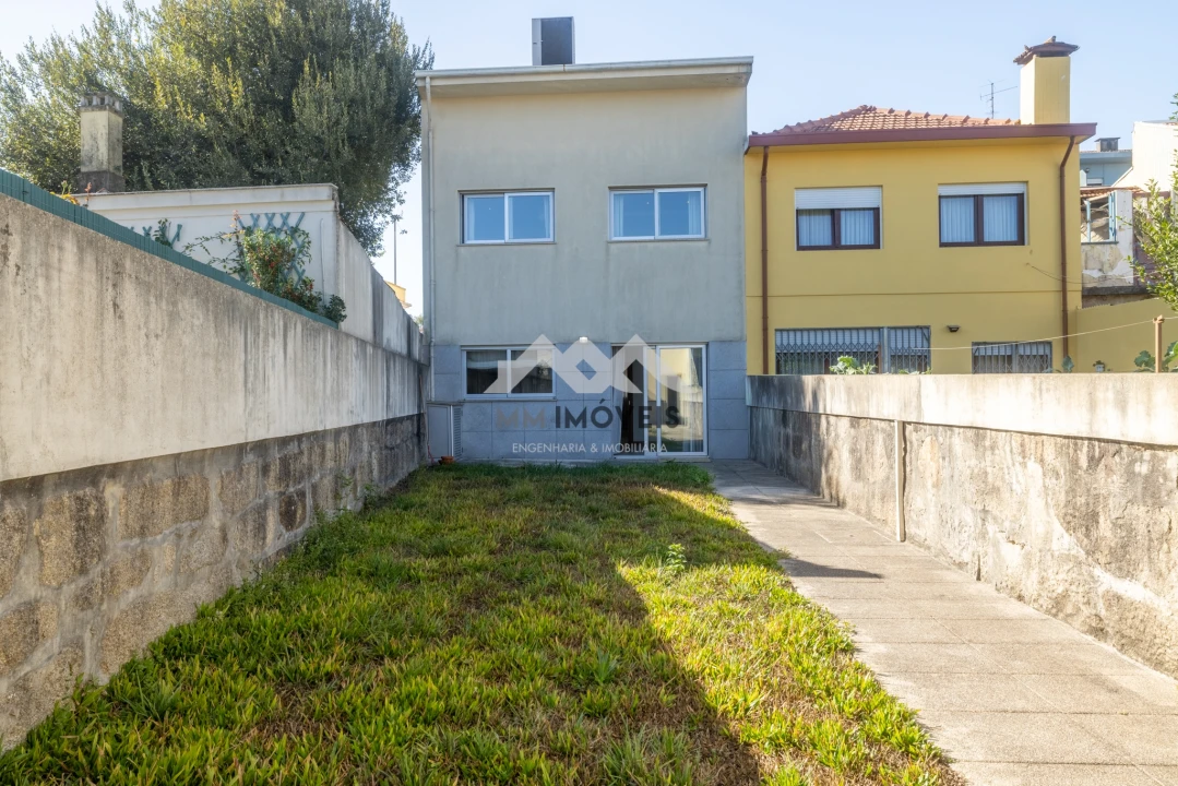 Moradia T4 para Venda em Paranhos Foto 17