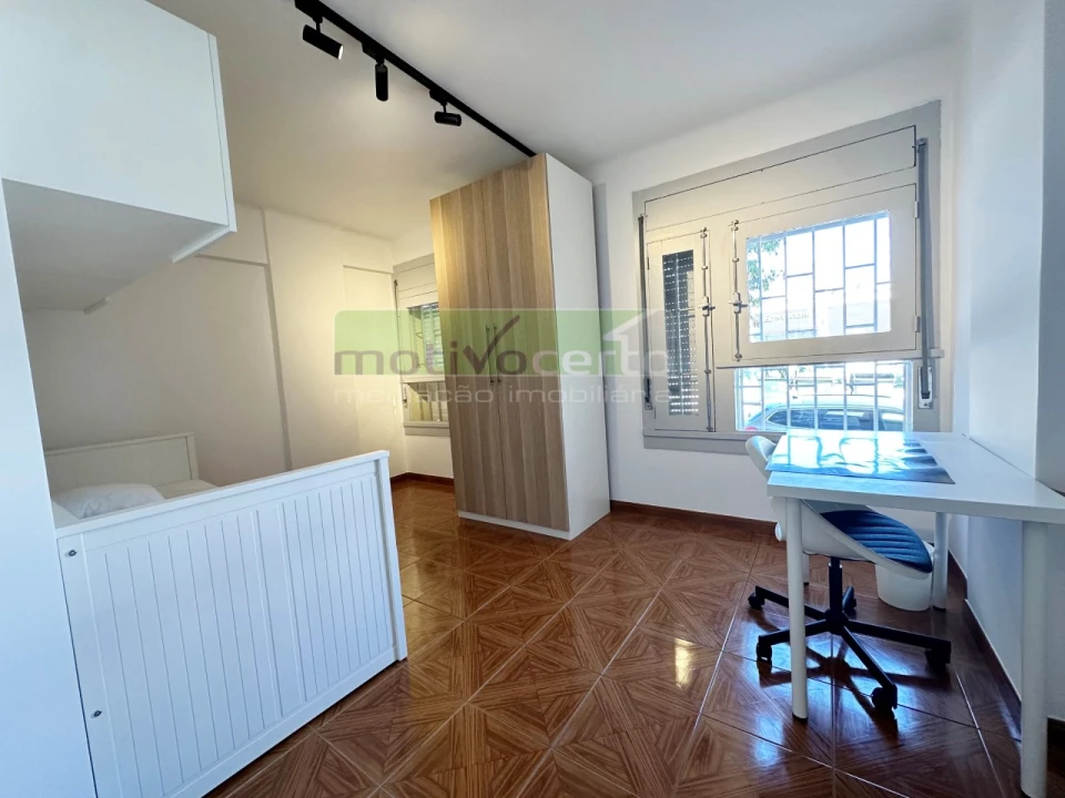 Apartamento T5 para Venda em Marvila Foto 6