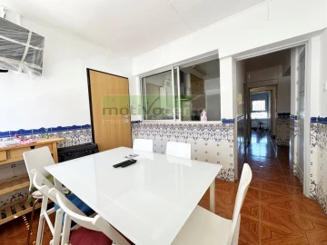 Apartamento T5 para Venda em Marvila