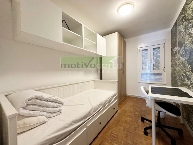 Apartamento T5 para Venda em Marvila Foto 8