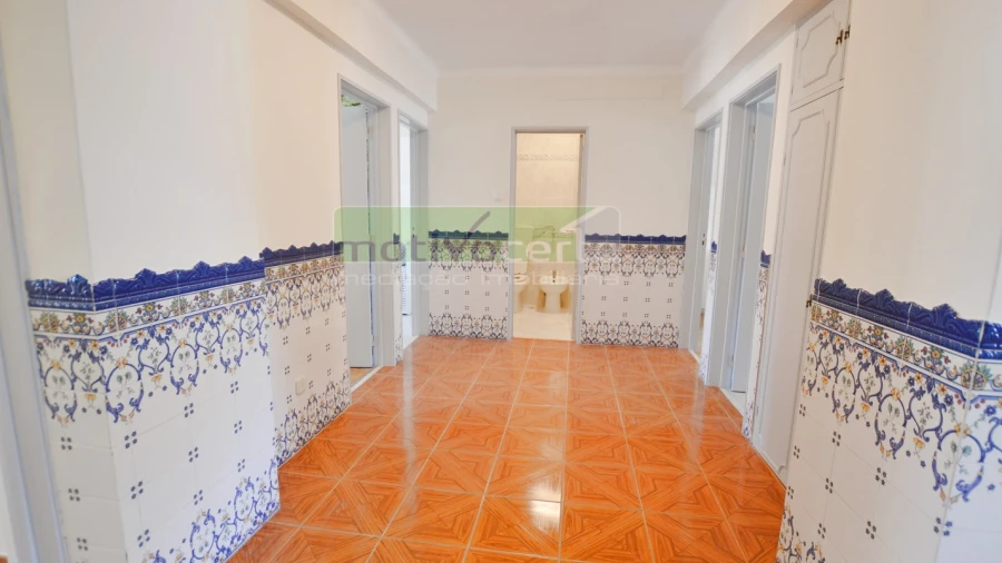 Apartamento T5 para Venda em Marvila