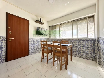 Apartamento T4 para Venda em Marvila