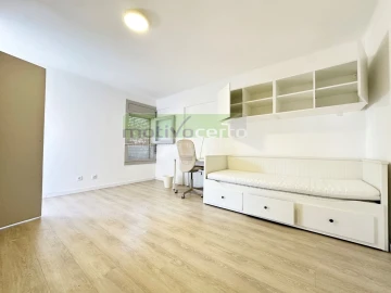 Apartamento T4 para Venda em Marvila