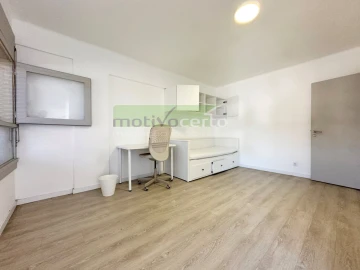 Apartamento T4 para Venda em Marvila