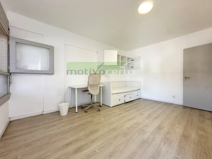Apartamento T4 para Venda em Marvila Foto 6