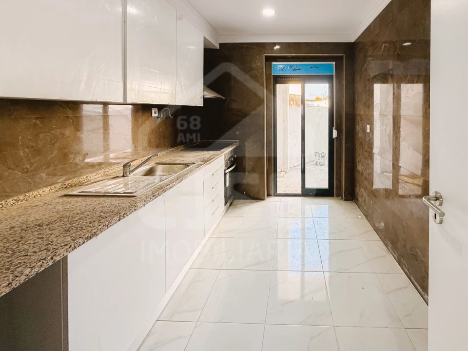 Apartamento T3 para Venda em Benavente Foto 1