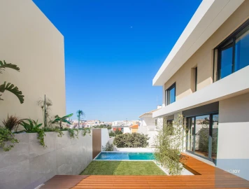 Moradia T5 para Venda em Carcavelos e Parede