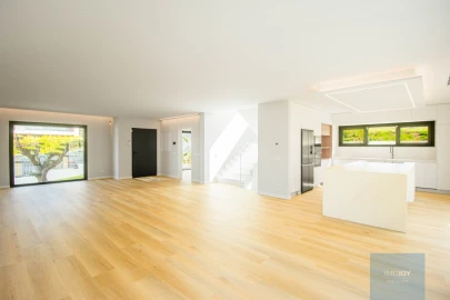 Moradia T5 para Venda em Carcavelos e Parede
