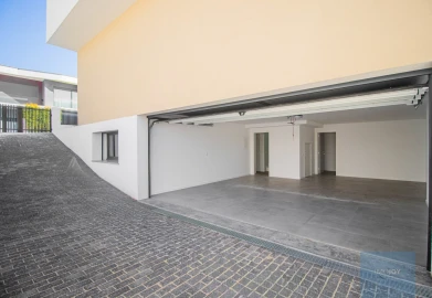 Moradia T5 para Venda em Carcavelos e Parede