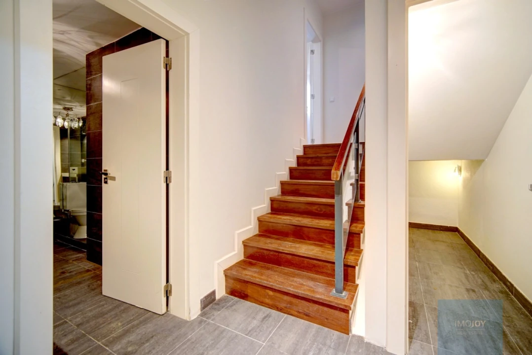 Moradia T4 para Venda em Alcabideche Foto 64