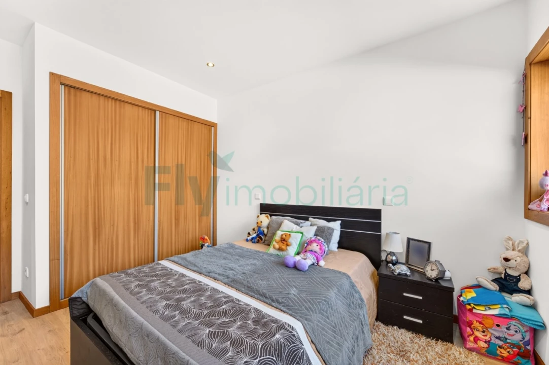 Moradia T3 para Venda em Infias Foto 32