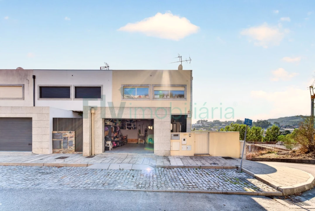 Moradia T3 para Venda em Infias Foto 47