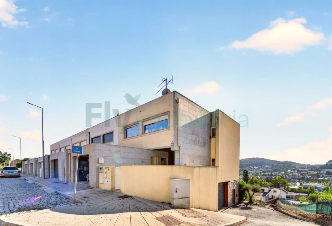 Moradia T3 para Venda em Infias Foto 50