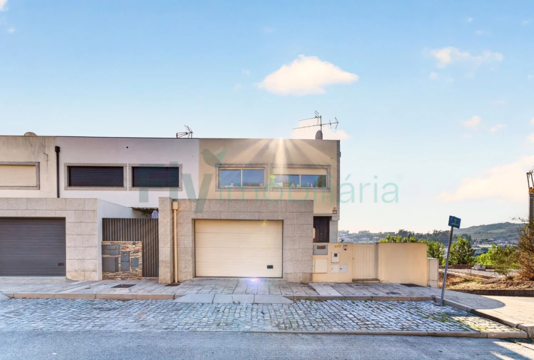 Moradia T3 para Venda em Infias Foto 51