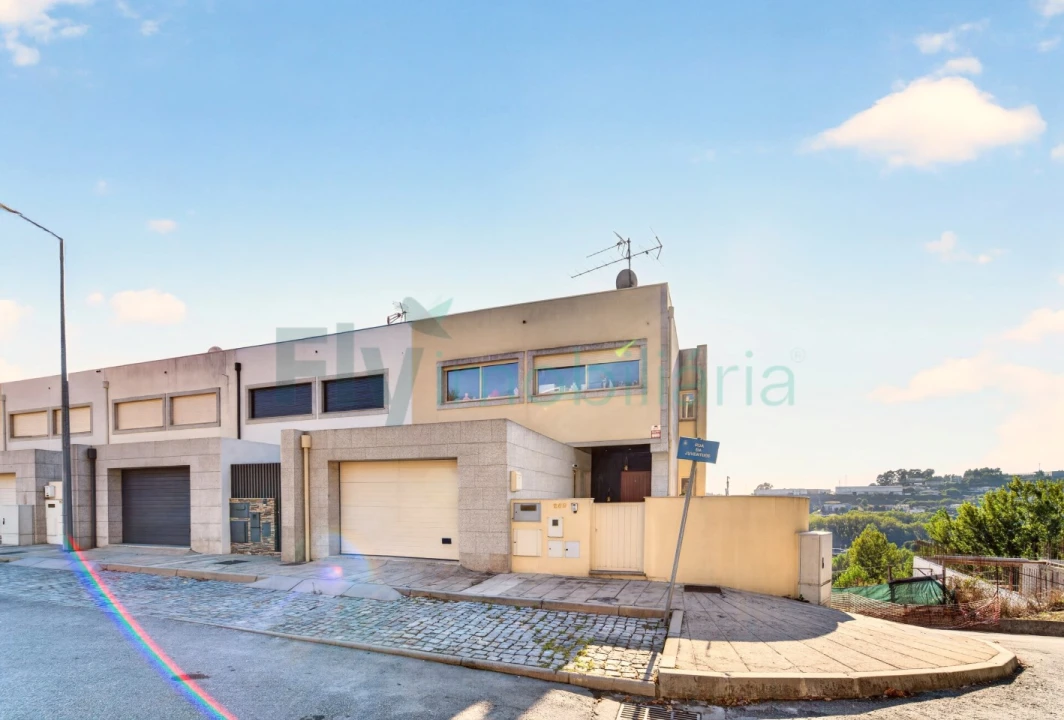 Moradia T3 para Venda em Infias Foto 53