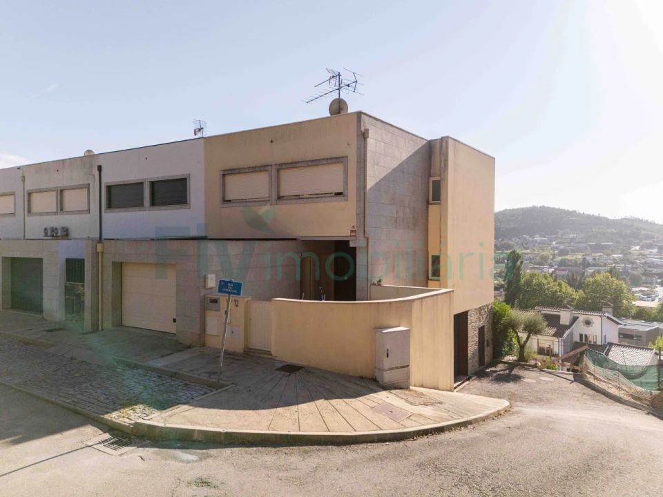 Moradia T3 para Venda em Infias Foto 54