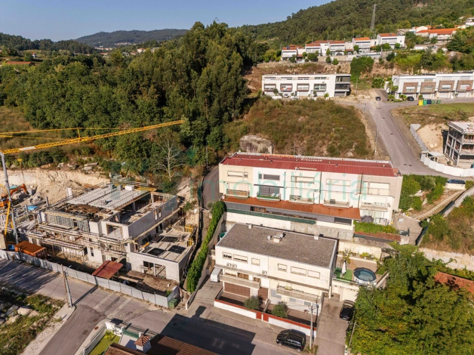 Moradia T3 para Venda em Infias Foto 57