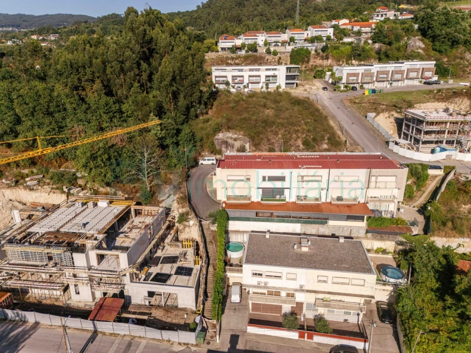Moradia T3 para Venda em Infias Foto 59