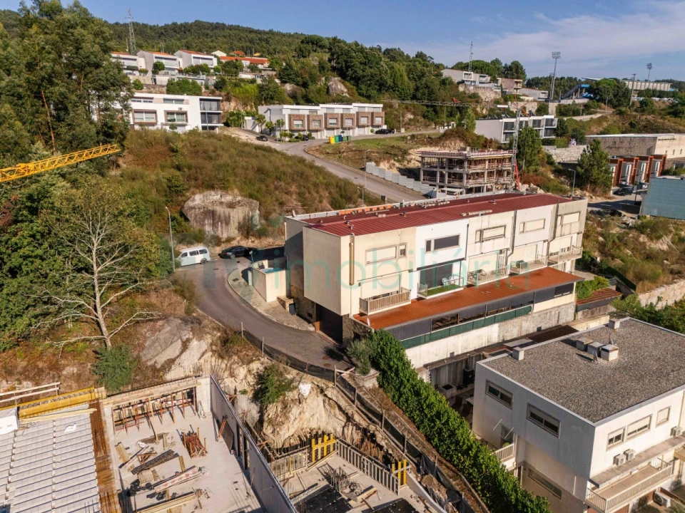Moradia T3 para Venda em Infias Foto 60