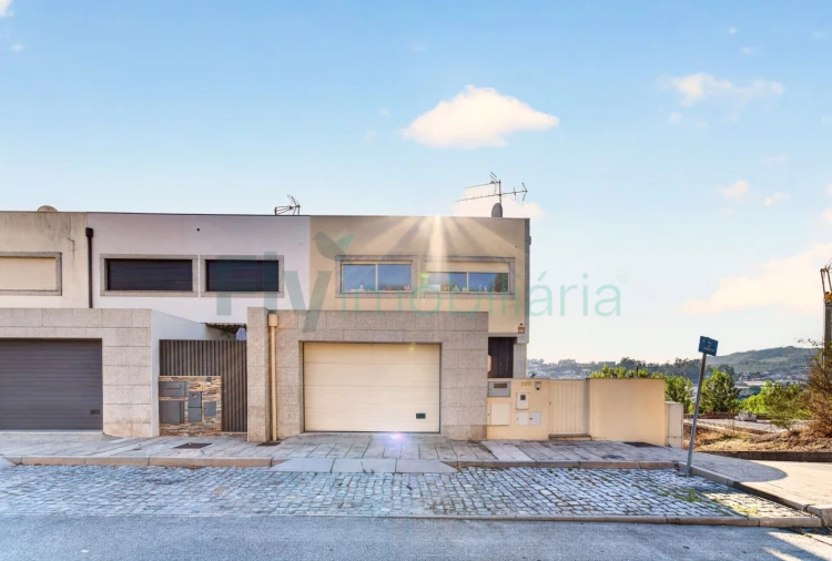 Moradia T3 para Venda em Infias Foto 51