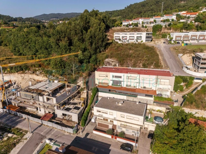 Moradia T3 para Venda em Infias Foto 57